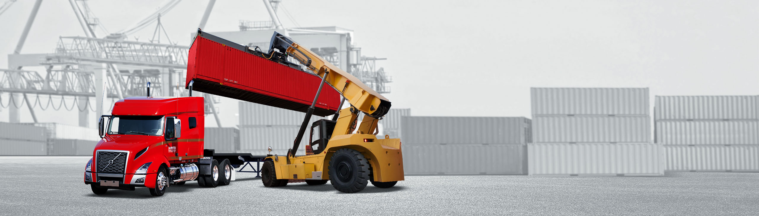 Hyster loading red container onto Bandstra flatdeck truck